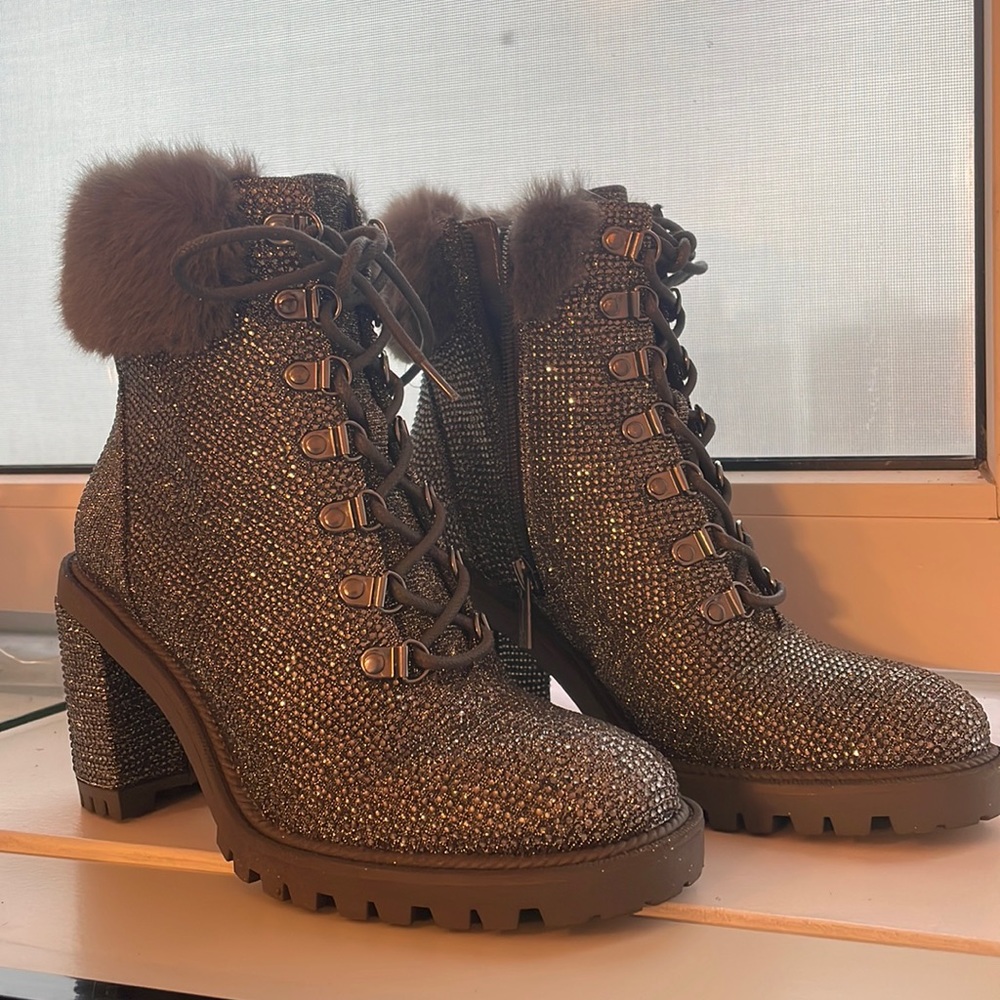 Jessica Simpson Deliah metallic faux fur combat boots size 7.5